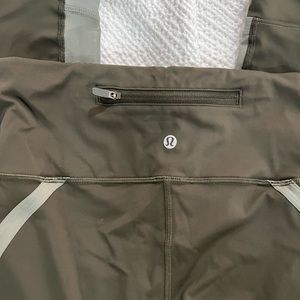 Lululemon Size 6 cropped zipper with mesh army green leggings